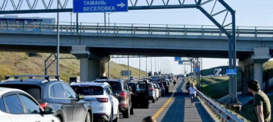 Пробка у крымского моста растянулась на 15 километров