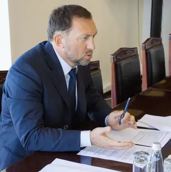 Олег Дерипаска уходит со стройплощадки: в сети обсуждают 