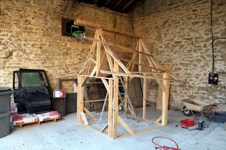 Как построить настоящий замок для ребенка из обыкновенных деревянных палет