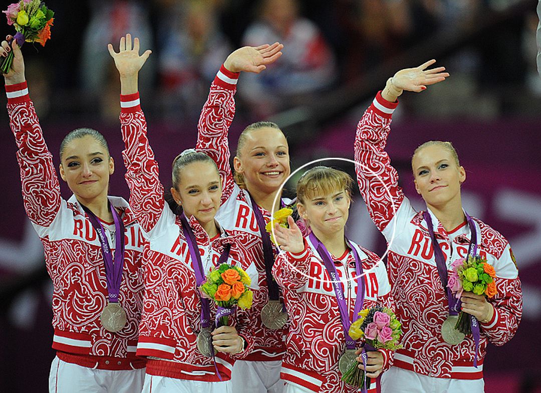 Чемпионки по гимнастике. Анастасия Гришина Олимпийская чемпионка. Татьяна Шевлякова художественная гимнастика чемпионка России 2002. Гимнастка серебряный призер олимпиады 2012. Татьяна Шевлякова гимнастка 2002.