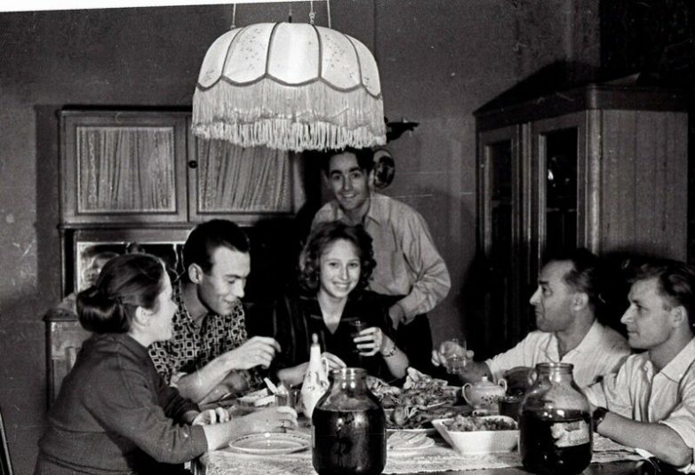 Душевные фотографии советских застолий Душевные фотографии советских застолий