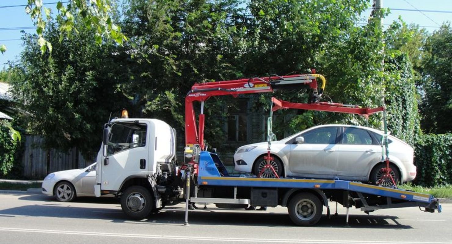 В Самаре ежемесячно эвакуируют около 7 тысяч автомобилей