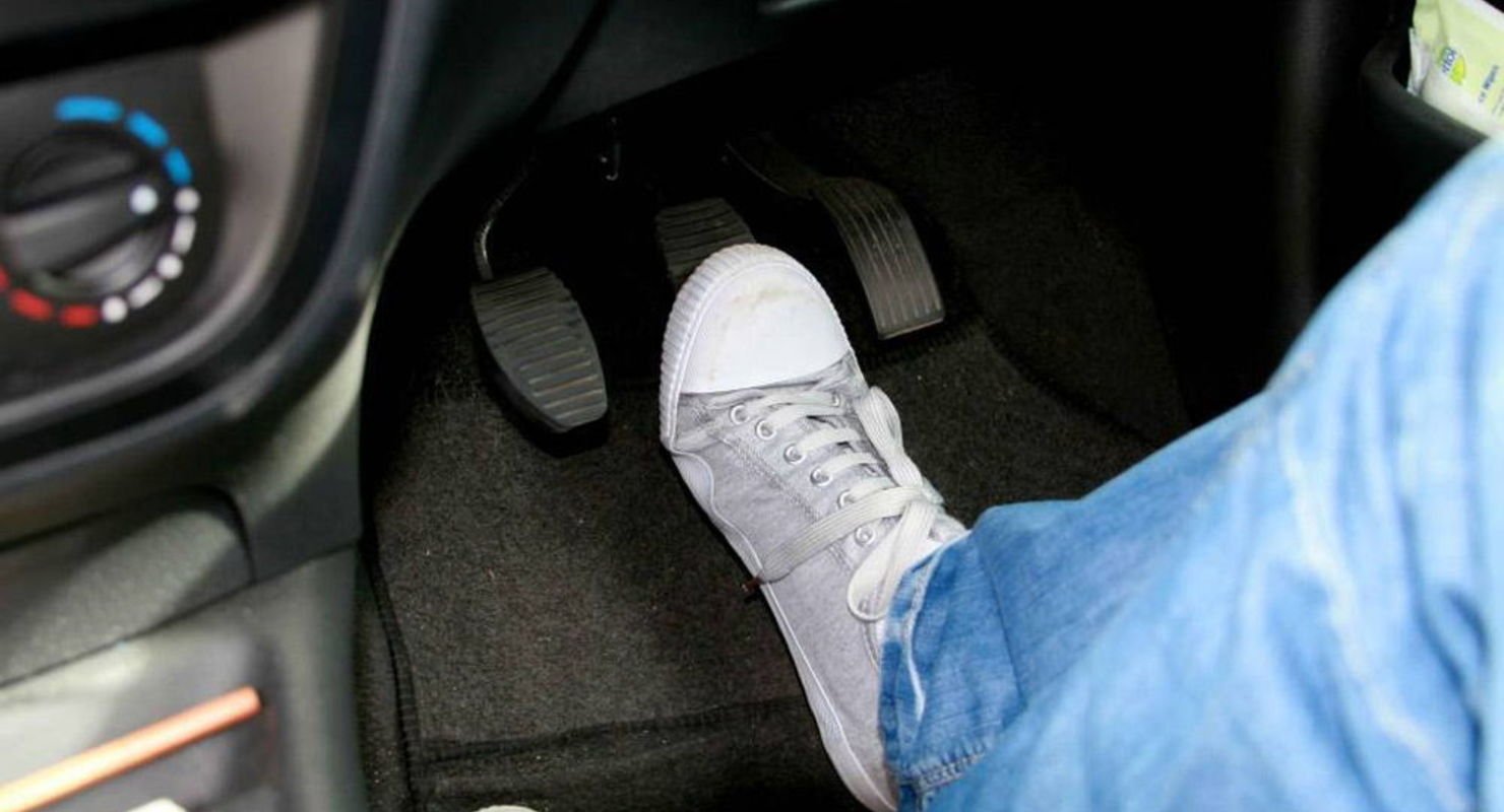 Почему автомобилю в некоторых случаях полезно торможение двигателем