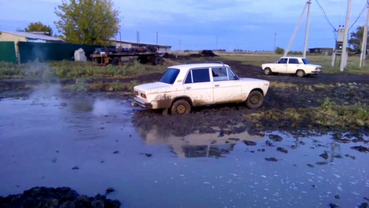 Буксует нива в грязи