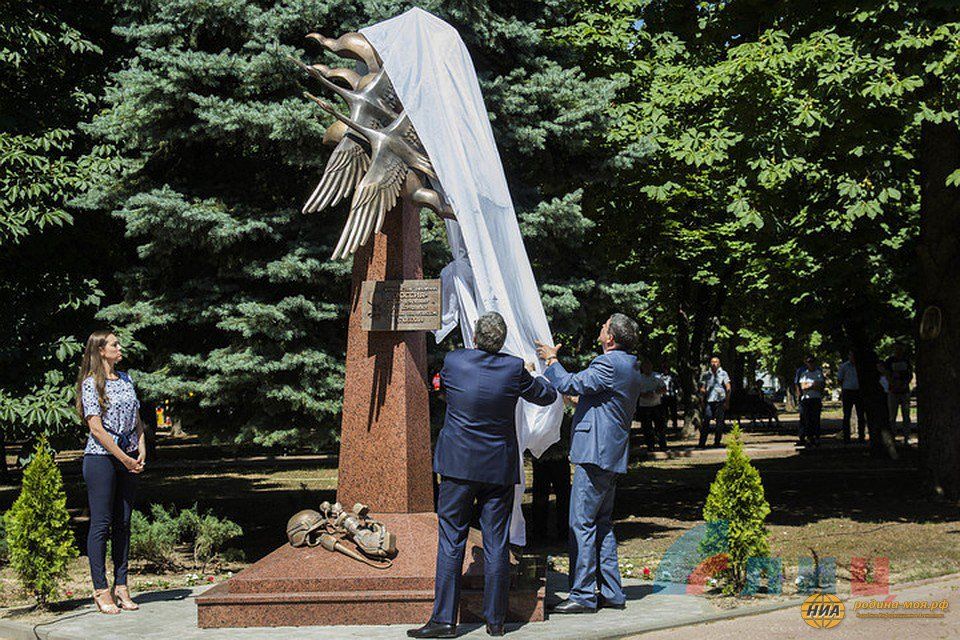 Памятник погибшим на Донбассе журналистам