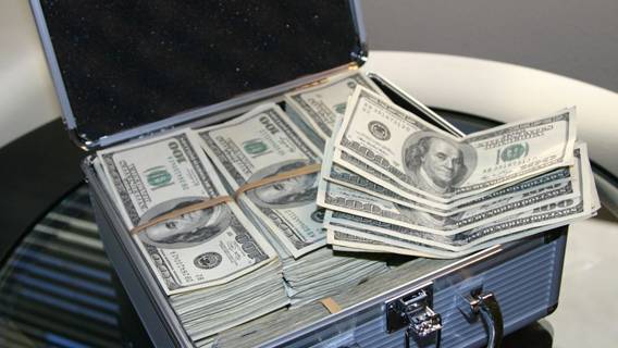 Лондонский суд обязал сына миллиардера Ахмедова выплатить матери $100 млн