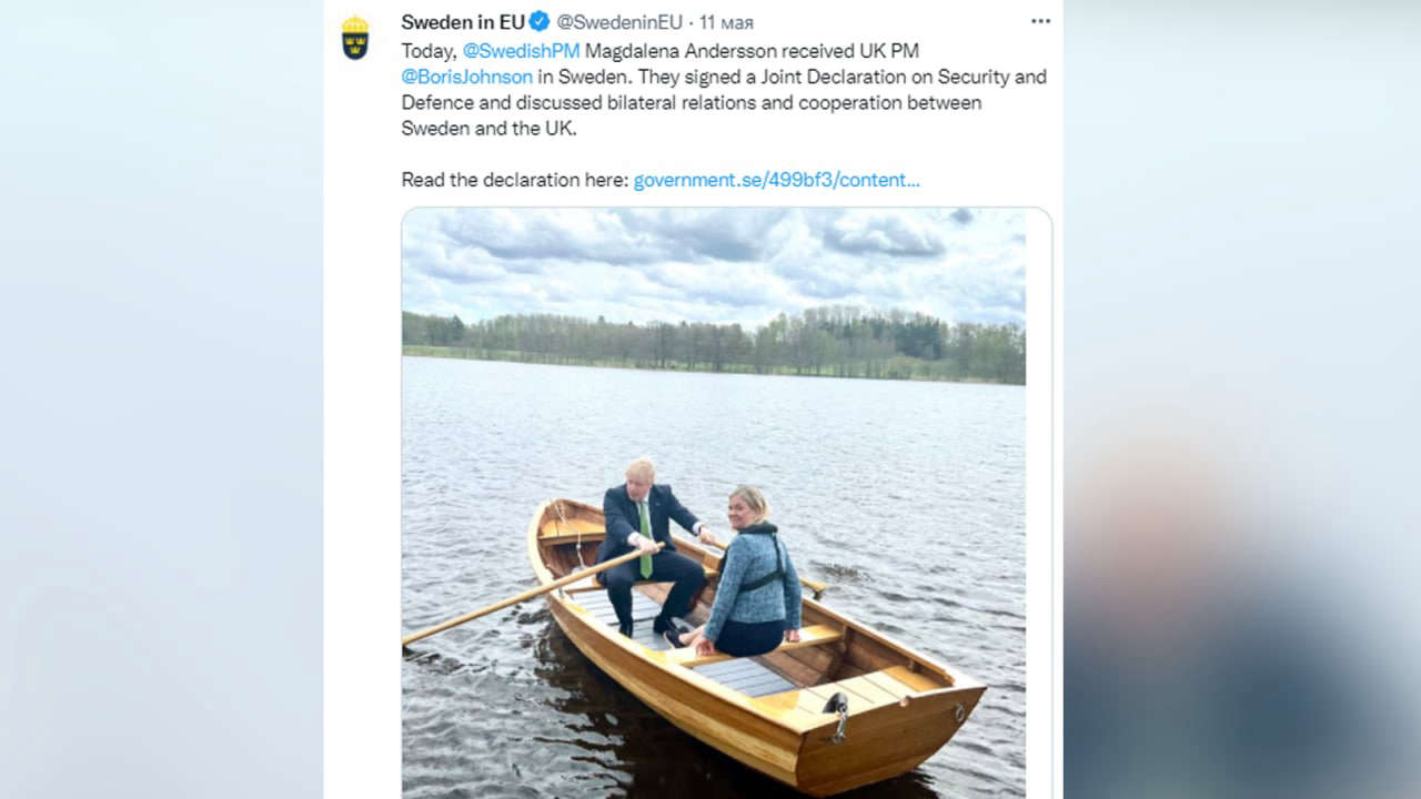 Переговоры Джонсона с премьером Швеции Андерссон в лодке вызвали смех у пользователей Сети