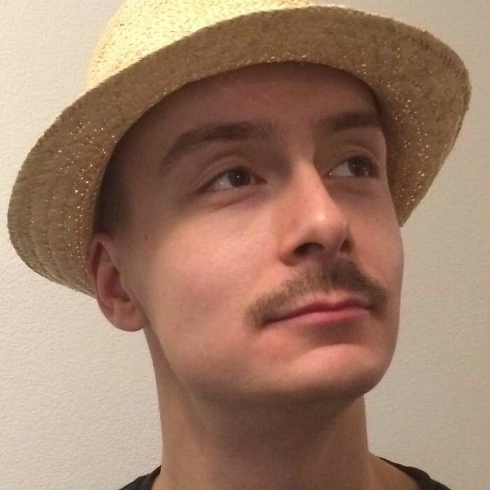 Парень подарил жене механический цветок, который расцветает при касании Парень подарил жене механический цветок, который расцветает при касании мужское хобби