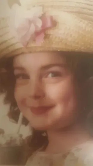 Звезды 90-х: Лохан, Альба и Хёрли показали, как выглядели в молодости