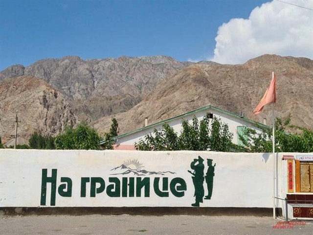 «Ждите 3 миллиона беженцев». Чем грозит России война киргизов и таджиков? «Ждите 3 миллиона беженцев». Чем грозит России война киргизов и таджиков? геополитика