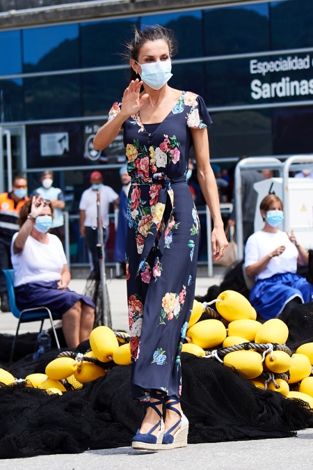 Осознанное потребление: королева Летиция путешествует по Испании в старых нарядах Осознанное потребление: королева Летиция путешествует по Испании в старых нарядах Монархи,Новости монархов