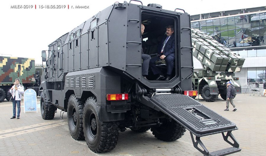 «Защитник» — многоцелевой броневик от белорусских производителей «Защитник» — многоцелевой броневик от белорусских производителей автомобиль,автоновости