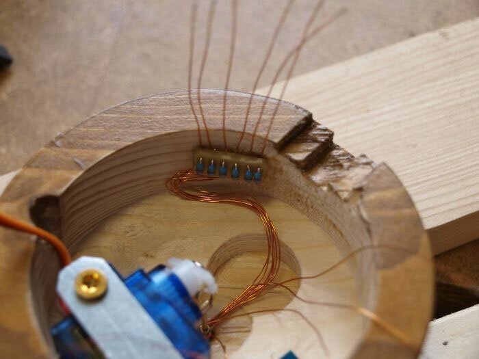 Парень подарил жене механический цветок, который расцветает при касании Парень подарил жене механический цветок, который расцветает при касании мужское хобби