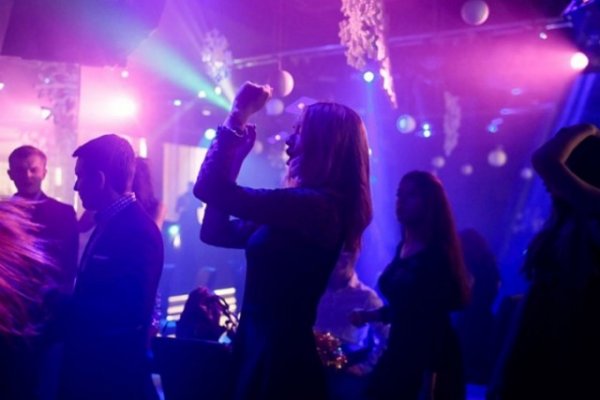 ОНА КРИЧАЛА, ЧТО ШИТЬ ИЗ ЕЁ ШУБЫ ТРУСЫ ДЛЯ ТАНЦОРОВ ОНА НЕ ДАСТ...