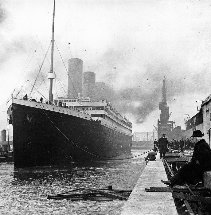 *Титаник* перед отправлением.