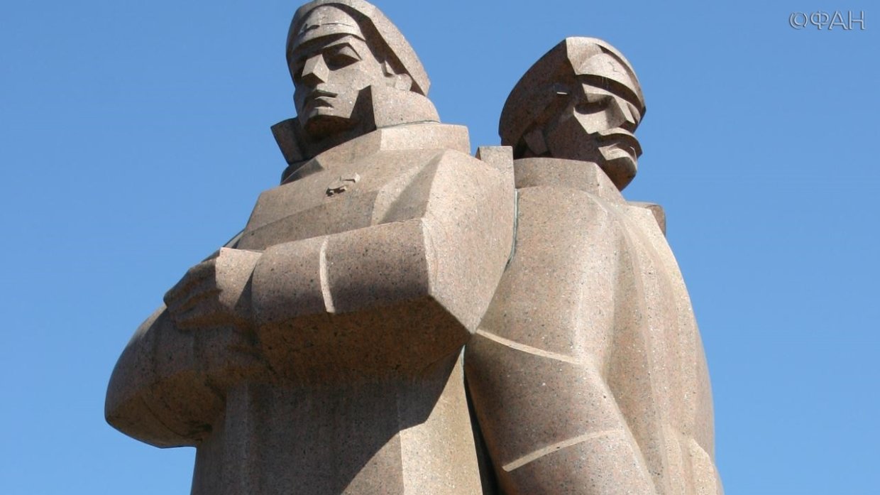 Памятник латышским красным стрелкам в Риге