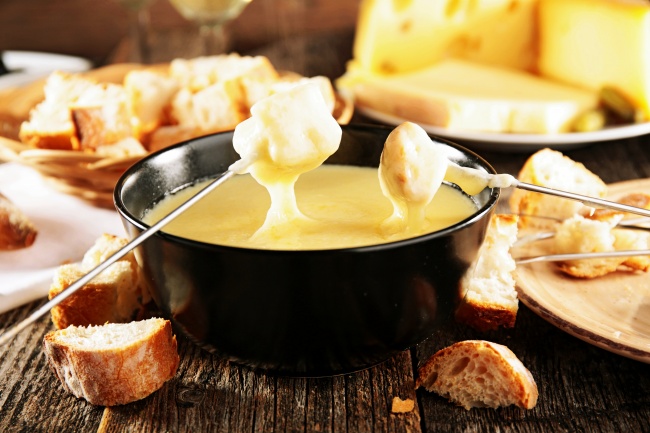 Закуски из сыра для тех, кто плевать хотел на диету