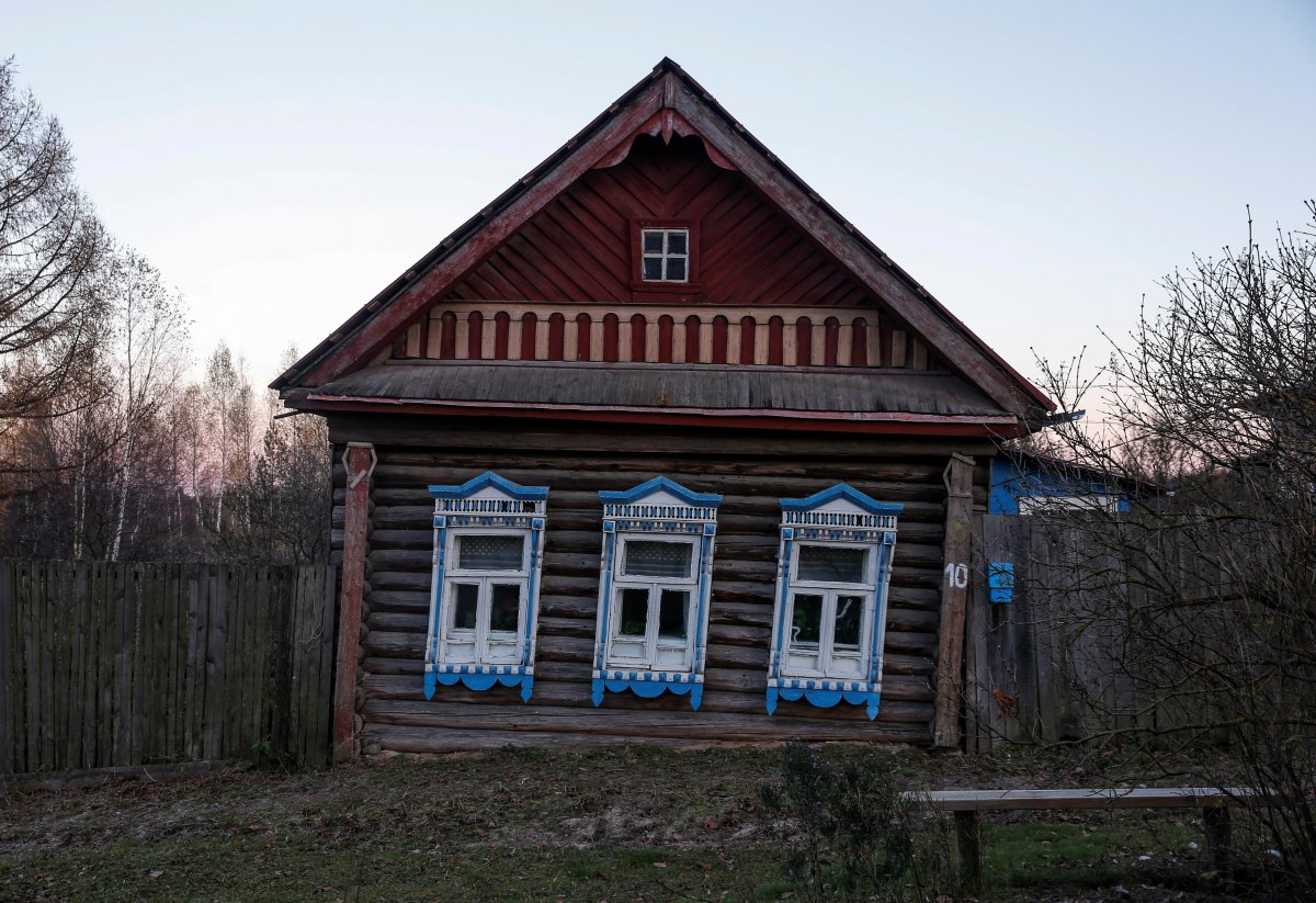 Памятники русского зодчества: разруха, спутниковые тарелки и пластиковые окна 