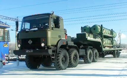 На фото: грузовой автомобиль Урал-5323 из дивизиона зенитно-ракетных комплексов С-400 "Триумф"
