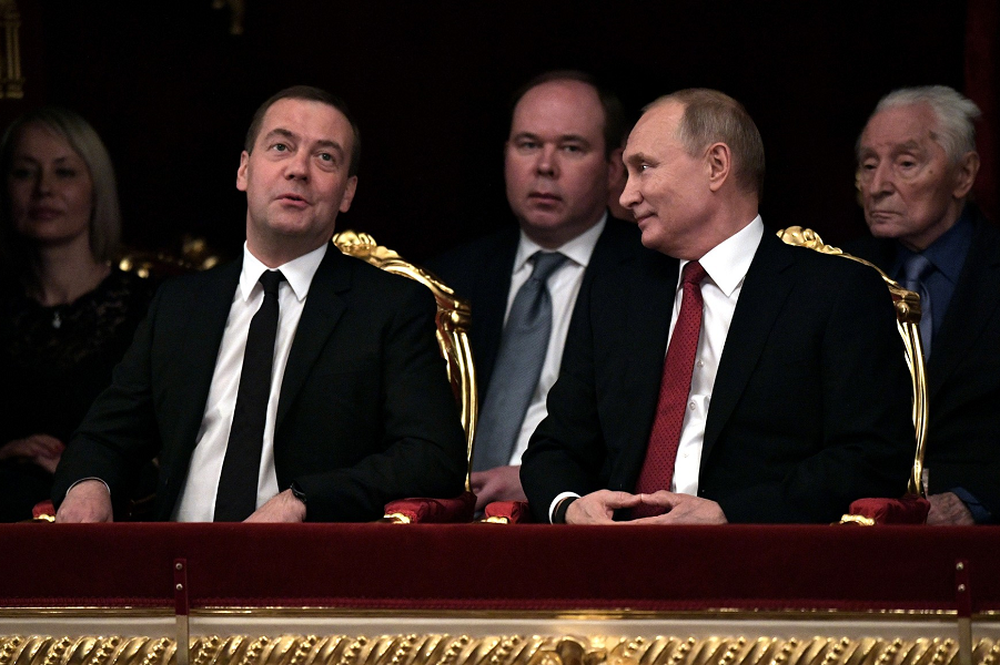 Управление Минкульта в Приволжье заказало утилизацию портретов Путина и Медведева Управление Минкульта в Приволжье заказало утилизацию портретов Путина и Медведева