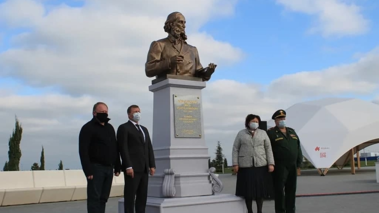 В аэропорту Крыма появился памятник великому художнику Ивану Айвазовскому