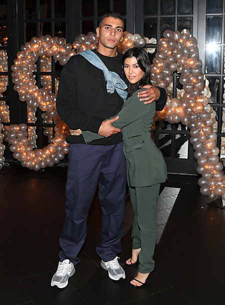 Кортни Кардашьян встречается с барабанщиком Blink-182 Трэвисом Баркером Звезды,Звездные пары