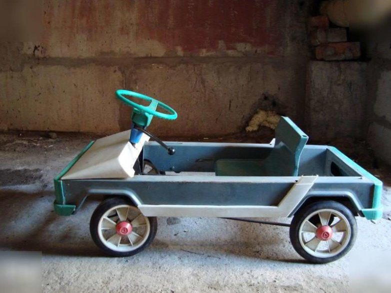 Автомобили на педальной тяге из детства