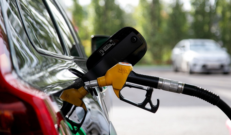 Под топливом: что происходит с ценами на бензин в Карелии
