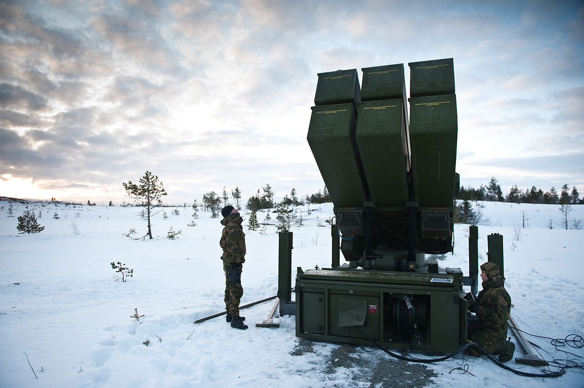 1200px-Norwegian_Advanced_Surface_to_Air_Missile_System