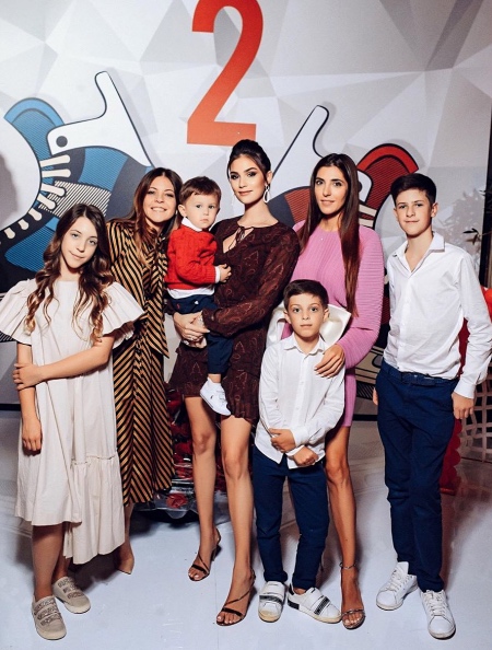 Пока папа на матче: Настасия Шубская устроила старшему сыну хоккейную вечеринку без Александра Овечкина Пока папа на матче: Настасия Шубская устроила старшему сыну хоккейную вечеринку без Александра Овечкина Звезды,Новости о звездах