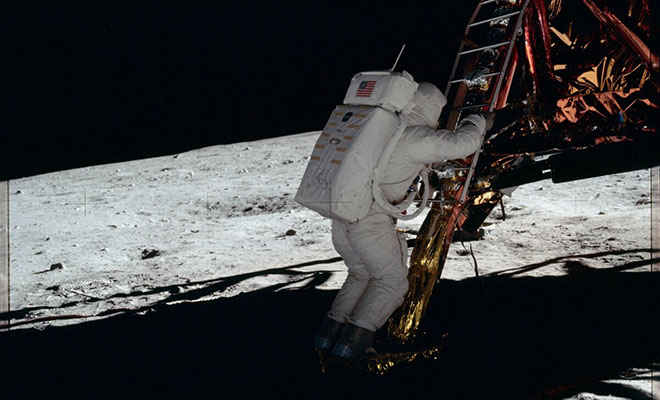 Почему первые космонавты в СССР и США были разного роста. Гагарин 157 сантиметров, а Армстронг 180 Почему первые космонавты в СССР и США были разного роста. Гагарин 157 сантиметров, а Армстронг 180 Культура