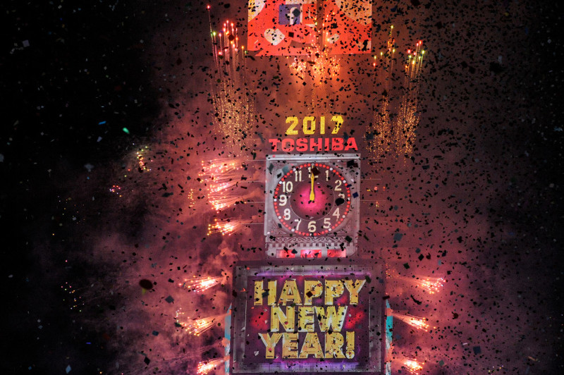 Таймс-сквер в Нью-Йорке, США, 1 января 2017. новый год, праздник, салют, фейрверк