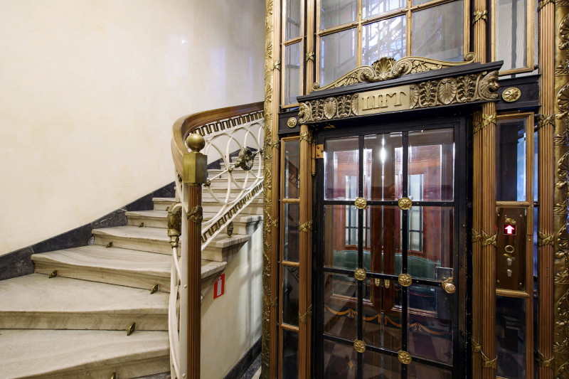 Дореволюционные лифты в Санкт-Петербурге в наше время 