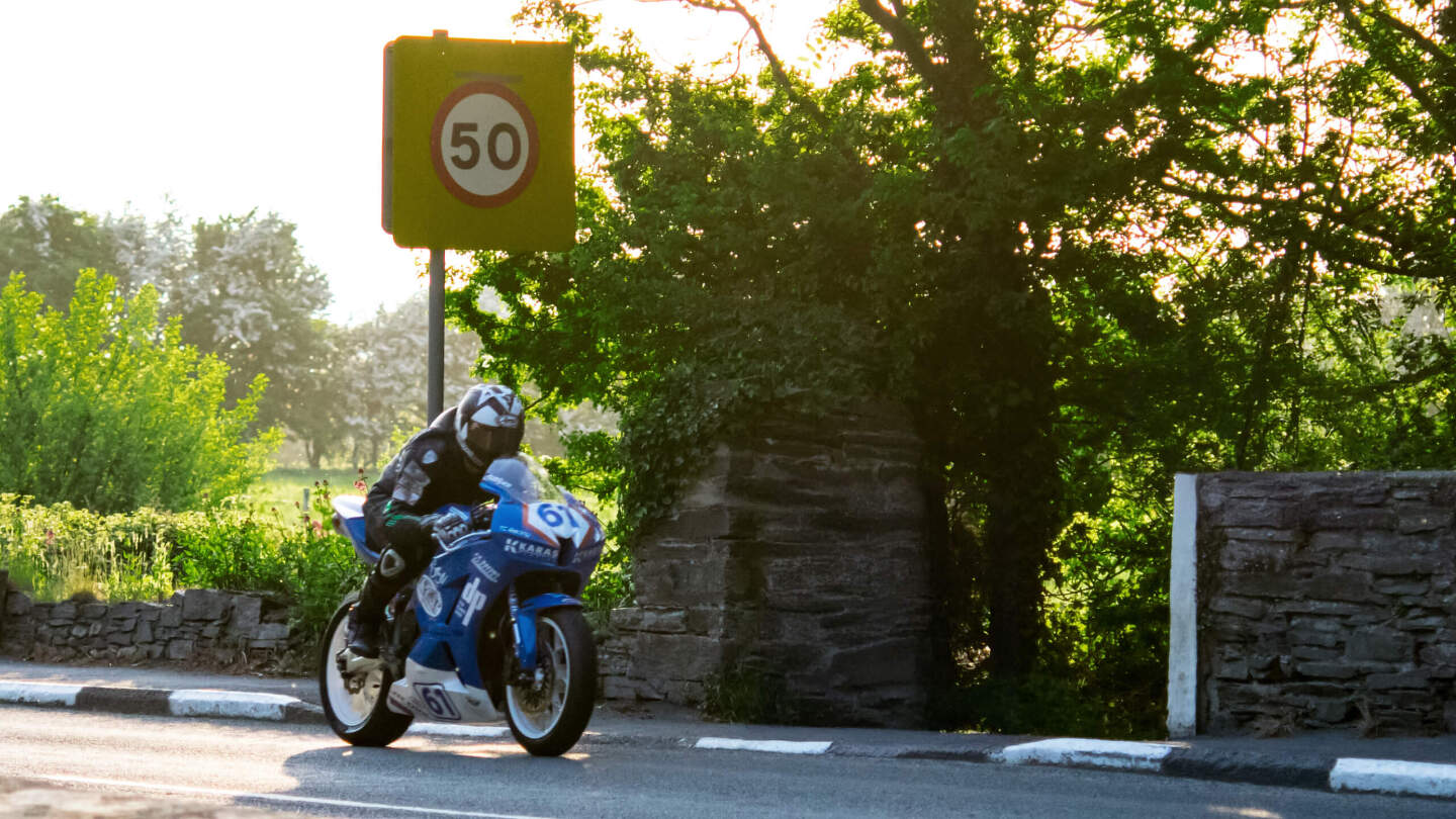 Дорога без тормозов: как остров Мэн и Германия сохранили право на скорость ограничений, ограничения, скорости, острова, принцип, Германии, безопасность, часть, действуют, обеспечивается, дисциплиной, около, участках, национального, 1930х, отсутствие, началась, ключевой, автобанов, немецких