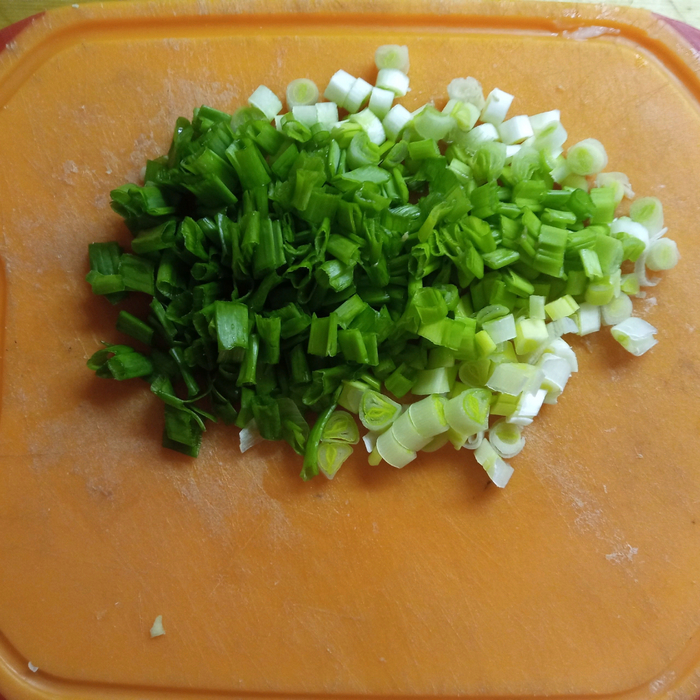 Салат из помидоров, яиц и зеленой редьки салаты