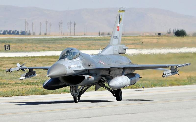 Су-34 против F-16: сможет ли «Сокол» безнаказанно закогтить «Утенка»? Су-34 против F-16: сможет ли «Сокол» безнаказанно закогтить «Утенка»? ввс