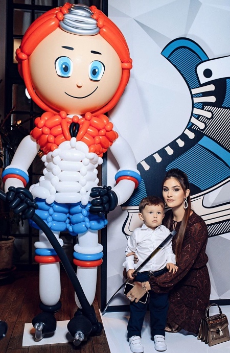 Пока папа на матче: Настасия Шубская устроила старшему сыну хоккейную вечеринку без Александра Овечкина Пока папа на матче: Настасия Шубская устроила старшему сыну хоккейную вечеринку без Александра Овечкина Звезды,Новости о звездах