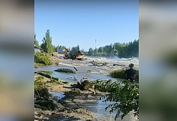Один человек погиб после размытия временной перемычки на Беломорско-Балтийском канале в Карелии