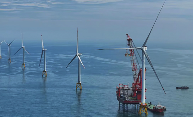 Крупнейшая в мире ветряная турбина. Лопасти длиной 123 метра весят по 54 тонны, а энергии хватит на небольшой город 