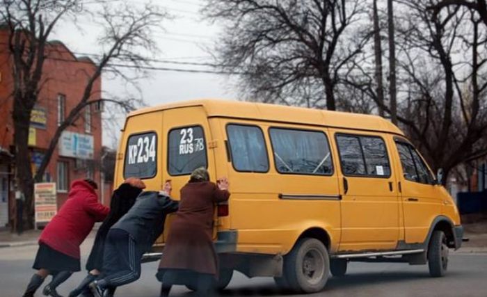 Приколы из общественного транспорта (37 фото)