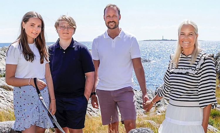 Принц Норвегии Хокон поделился семейными фотографиями по случаю своего дня рождения Монархи,Новости монархов