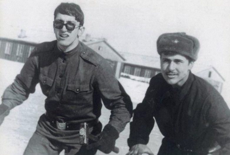 25 армейских снимков наших звёзд. Узнаёте?