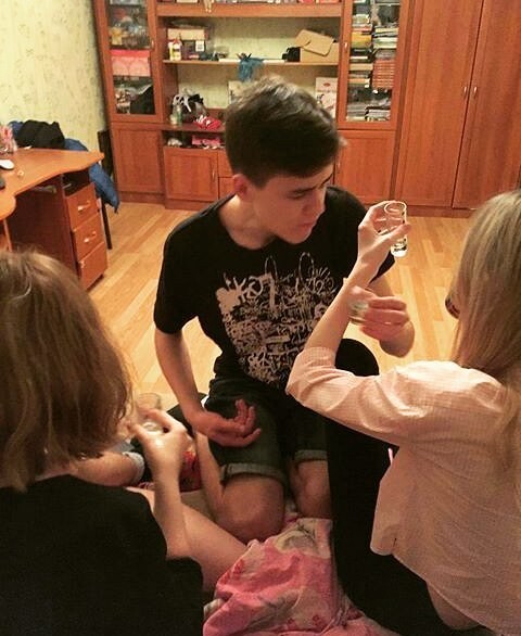 С этого все и начинается вечеринки, прикол, тусовки, юмор