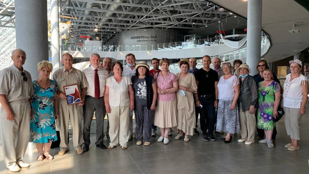 Максим Шугалей и Алексей Журавлев получили памятные медали от калужских ветеранов Максим Шугалей и Алексей Журавлев получили памятные медали от калужских ветеранов Общество