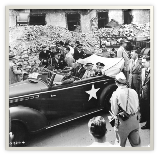 Самолет «Флитстер» Маврикия Слепнева с поврежденным шасси в лагере челюскинцев, Чукотское море, апрель 1934 года