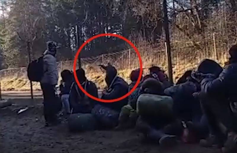 Польские военные начали стрелять поверх голов беженцев