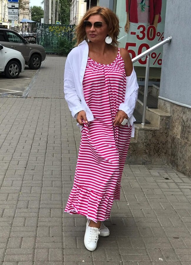 Свободный Бохо для лета: стильные длинные платья для зрелых женщин 50+