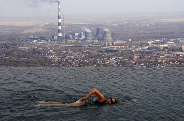 Если бы в Омске были открытые бассейны с видом на город 