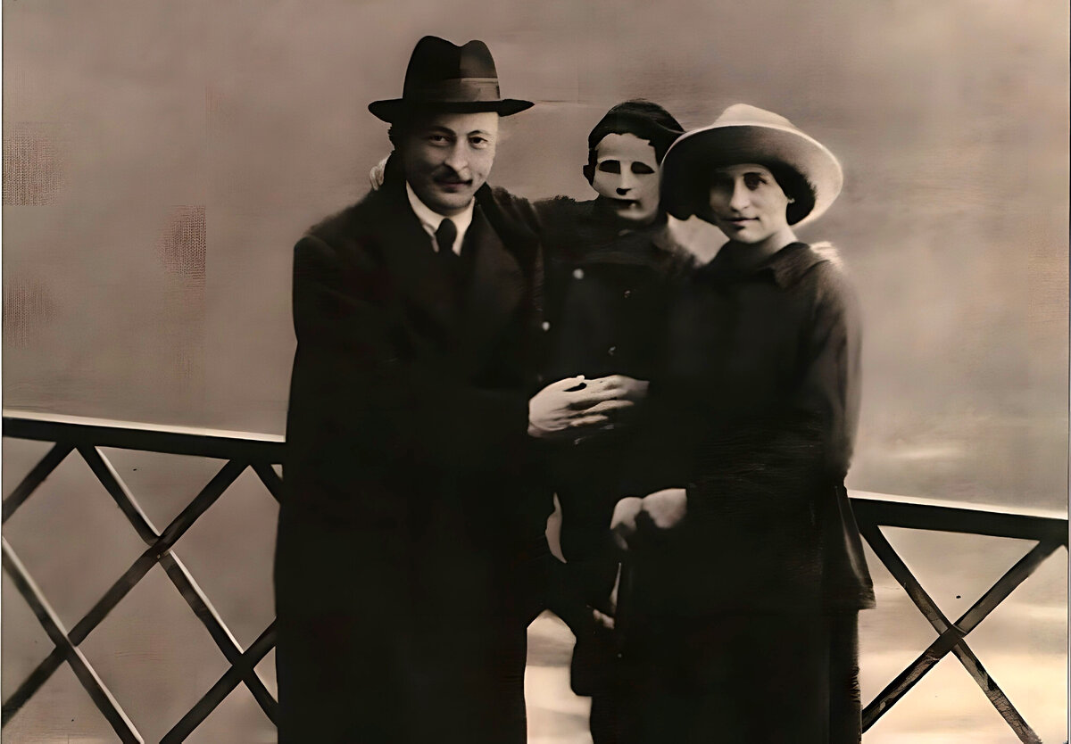 Дзержинский и С. С. Дзержинская с сыном Яном в Лугано (Швейцария), октябрь 1918 года