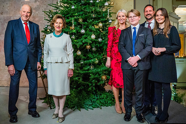 Королевские семьи Норвегии, Великобритании и Дании представили свои открытки к Рождеству женой, Харальд, Хокон, королева, Норвегии, семьи, также, кронпринц, детьми, этого, рождественской, королевской, представители, семьей, Фредерика, король, принц, позируют, появилась, принца